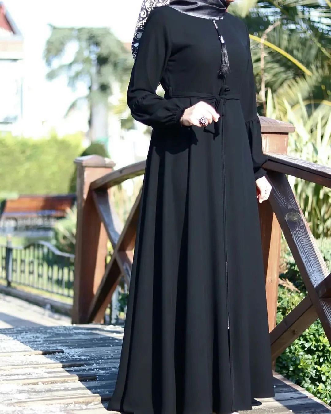 Plain Abaya With Zip Work